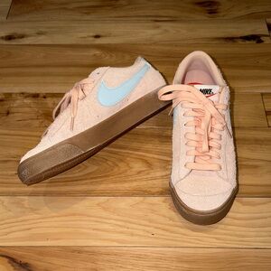 Nike Women's Light Peach/Blue Blazer Low 77 Sneakers size 7.5